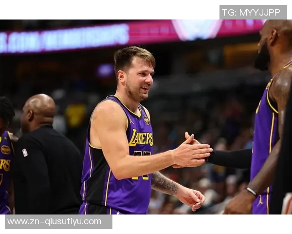 雷迪克透露东契奇詹姆斯今日进行个人技术训练东契奇健康状况良好 雷迪克透露东契奇詹姆斯今日进行个人技术训练东契奇健康状况良好