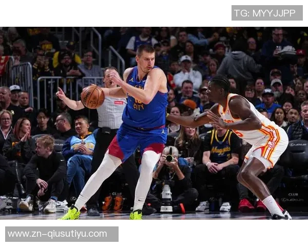 约基奇底线运球转身秀技艺精妙甩传助攻令人惊叹 约基奇底线运球转身秀技艺精妙甩传助攻令人惊叹