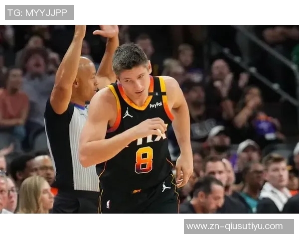 格雷森阿伦称赞布克传球能力称自己会积极跑位配合突破