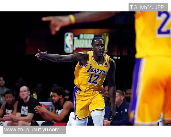 浓眉称赞拉塞尔专注职业精神改变比赛走势展现真正球员风范